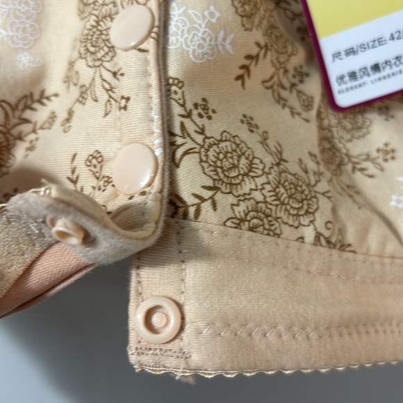 NWT all day comfort with this SNAP FRONT BRA in size 42. - Picture 3 of 8